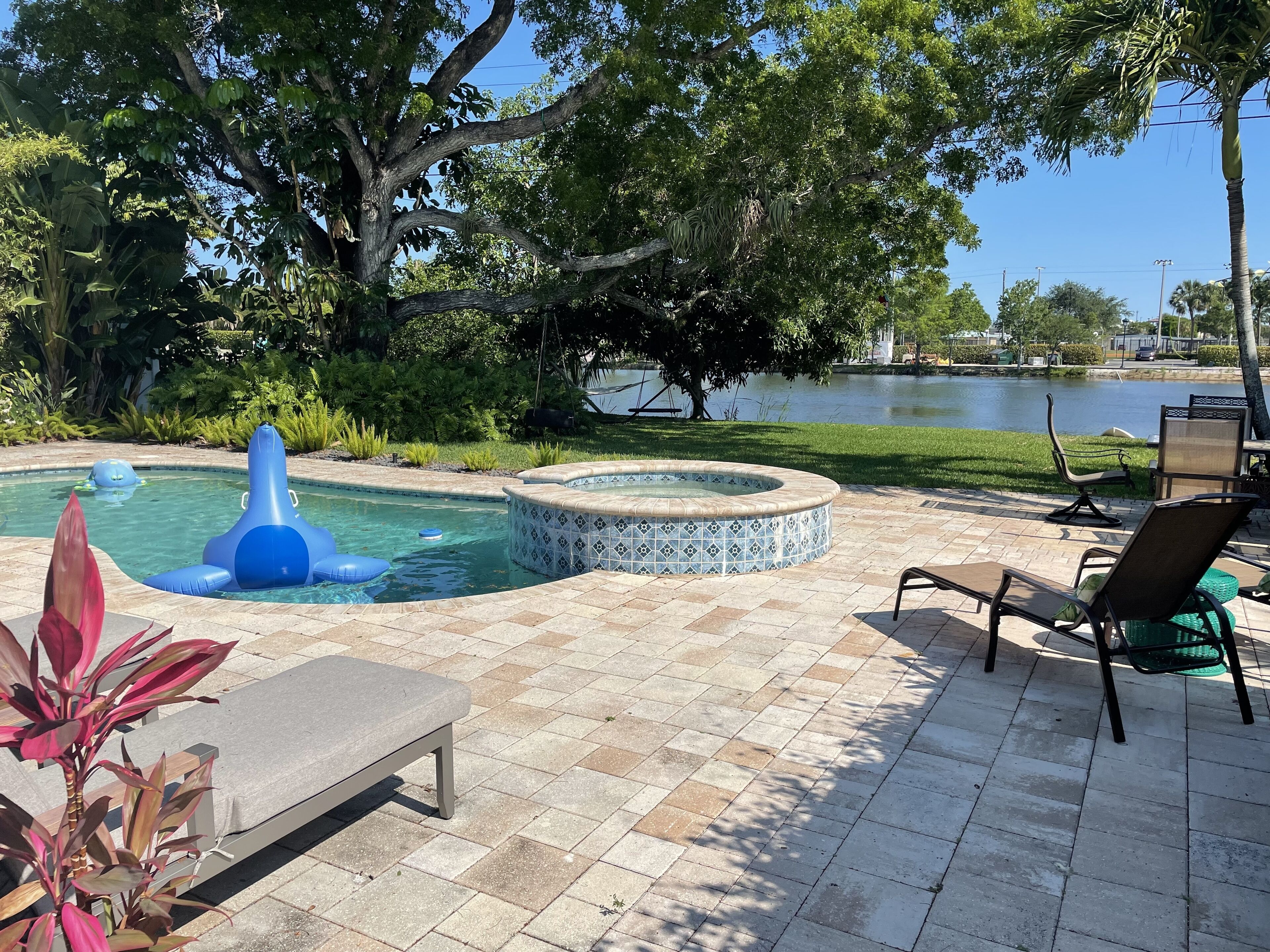 Downtown Naples Lakeside Pool/HotTub Home