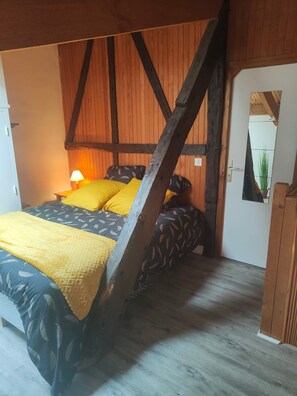 2 chambres, fer et planche à repasser, Wi-Fi gratuit, draps fournis