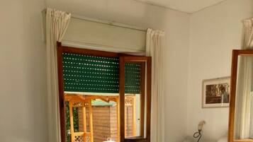 3 camere, una scrivania, Wi-Fi gratuito, lenzuola