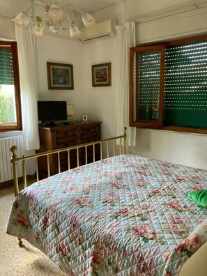 3 bedrooms, desk, free WiFi, bed sheets