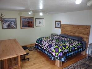 2 bedrooms, desk, free WiFi, bed sheets - Very quiet ground floor basement apartment in the country, big outdoor space,!!! (THAYNE, WY)