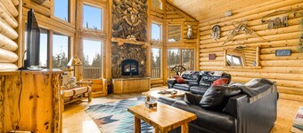 Ski-in/ski-out lodge at Terry Peak with private hot tub, fireplaces & game room