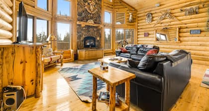 Ski-in/ski-out lodge at Terry Peak with private hot tub, fireplaces & game room