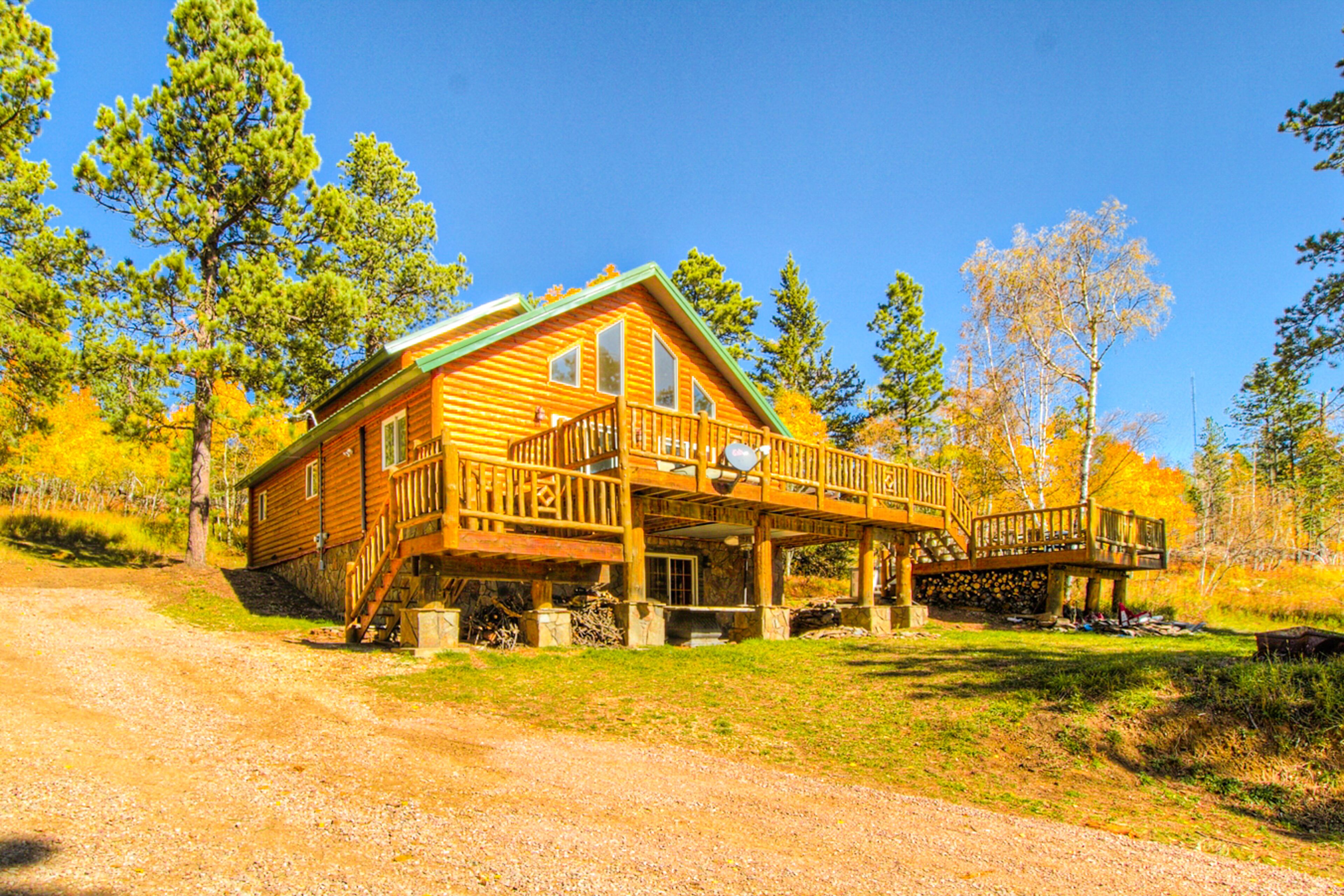 Wonderful home close to Terry Peak Ski Area w/hot tub, WiFi, central AC, & sauna