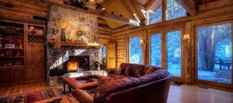 Log cabin-style home near hiking trails w/hot tub, & 2 fireplaces