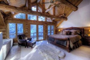 3 habitaciones, tabla de planchar con plancha, internet y ropa de cama 