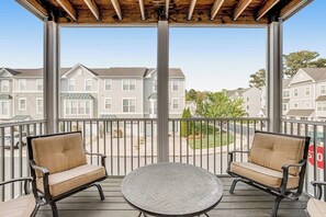 Property grounds - 3-story townhouse close to beach & shops w/screened porch, on-site pool & gym (Rehoboth Beach)