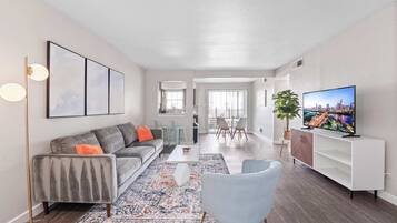 Een televisie en een kantoor