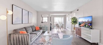 Spacious King Bed 2BR Suite, 5 Min to DT w/ pool