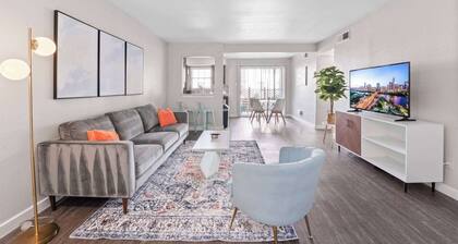 Spacious King Bed 2BR Suite, 5 Min to DT w/ pool