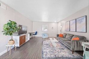 テレビ、書斎 / ワークスペース