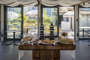 Desayuno diario por un coste adicional