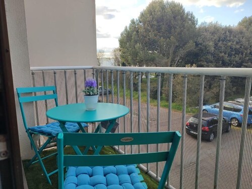 Waking up in Port Olona