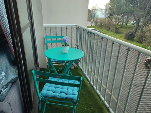 Waking up in Port Olona