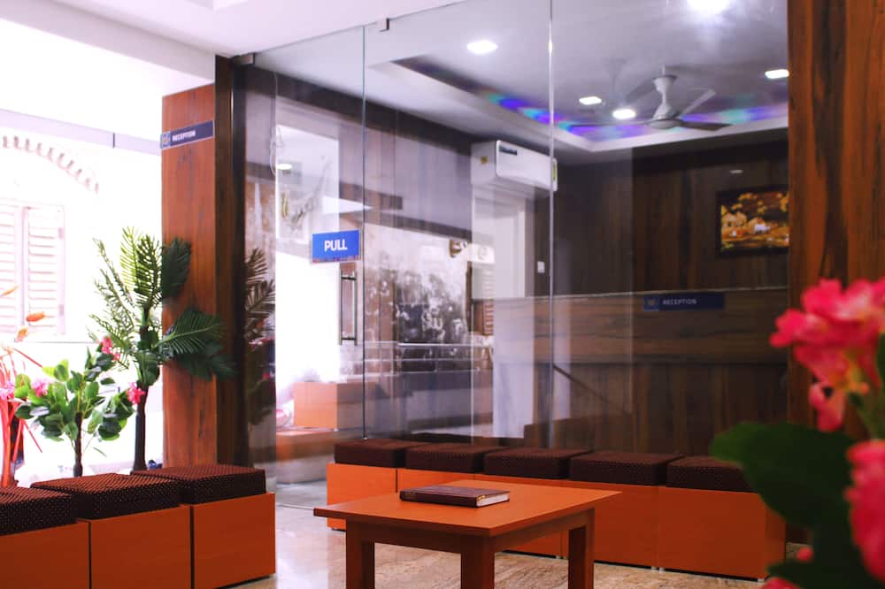 K11 Express - Opp Express Avenue
