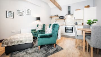 Cottage | 1 bedroom, individually decorated, individually furnished, free WiFi