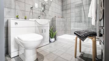 Cottage | Bathroom | Shower
