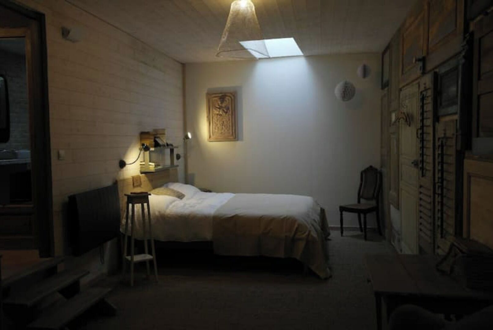 3 bedrooms, desk, iron/ironing board, bed sheets