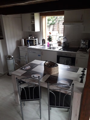 Coffee/tea maker, fridge, microwave, oven
