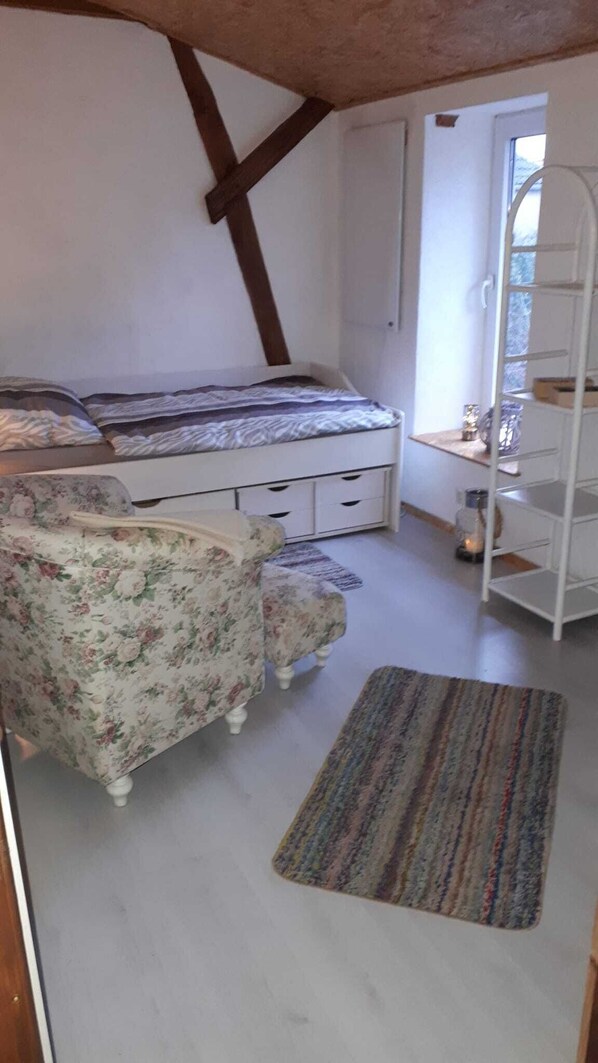3 bedrooms, WiFi (free), bed sheets
