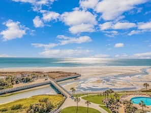 Plage, chaises longues, serviettes de plage