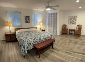 5 bedrooms, desk, free WiFi, bed sheets