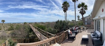 Castaway Cottage - Private Beach Walkway, Beautiful Views, Ping Pong Table!