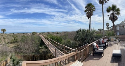 Castaway Cottage - Private Beach Walkway, Beautiful Views, Ping Pong Table!