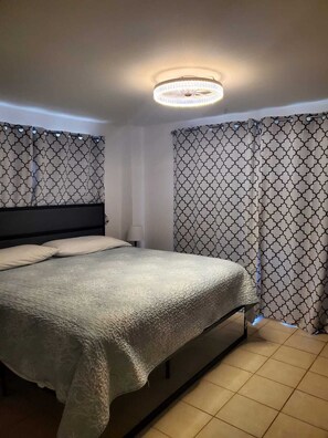 5 bedrooms, desk, free WiFi, bed sheets