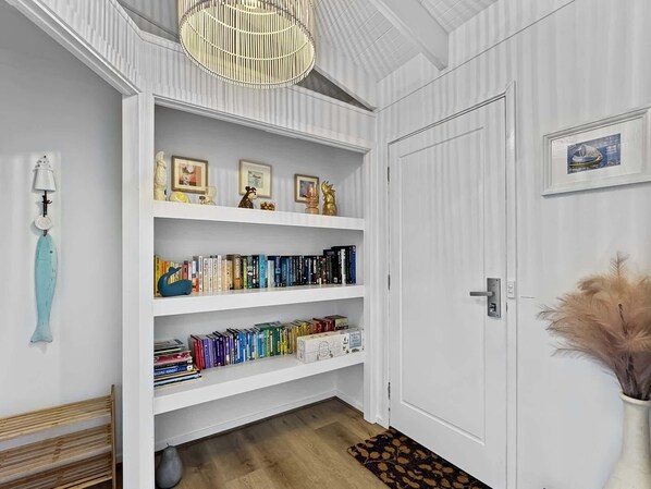 Interior - Pet-friendly Private Retreat with Large Backyard (Surf Beach)