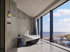 客房, 1 张特大床, 海洋景观 (Oceanfront) | 高档床上用品、羽绒被、迷你吧、客房内保险箱