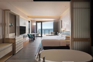 高档床上用品、羽绒被、迷你吧、客房内保险箱