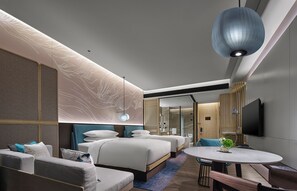 Luxe beddengoed, donzen dekbedden, een minibar, een kluis op de kamer