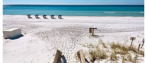 Aan het strand, ligstoelen aan het strand