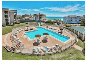 室外游泳池，恒温泳池