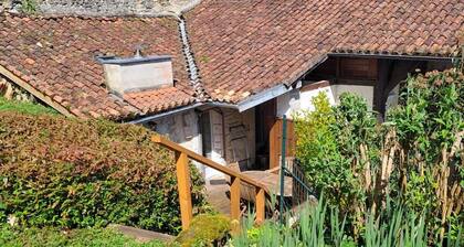 Modernised town house in the centre of Brantome, with a pretty garden
