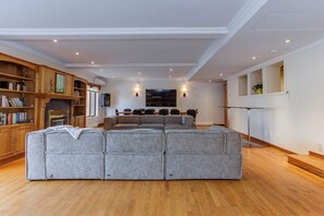 TV, fireplace, Netflix, streaming services