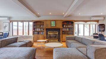 TV, caminetto, Netflix, servizi in streaming