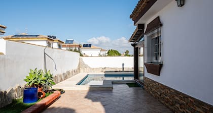 Fantastic villa to disconnect and relax next to the magic spot of Chiclana.