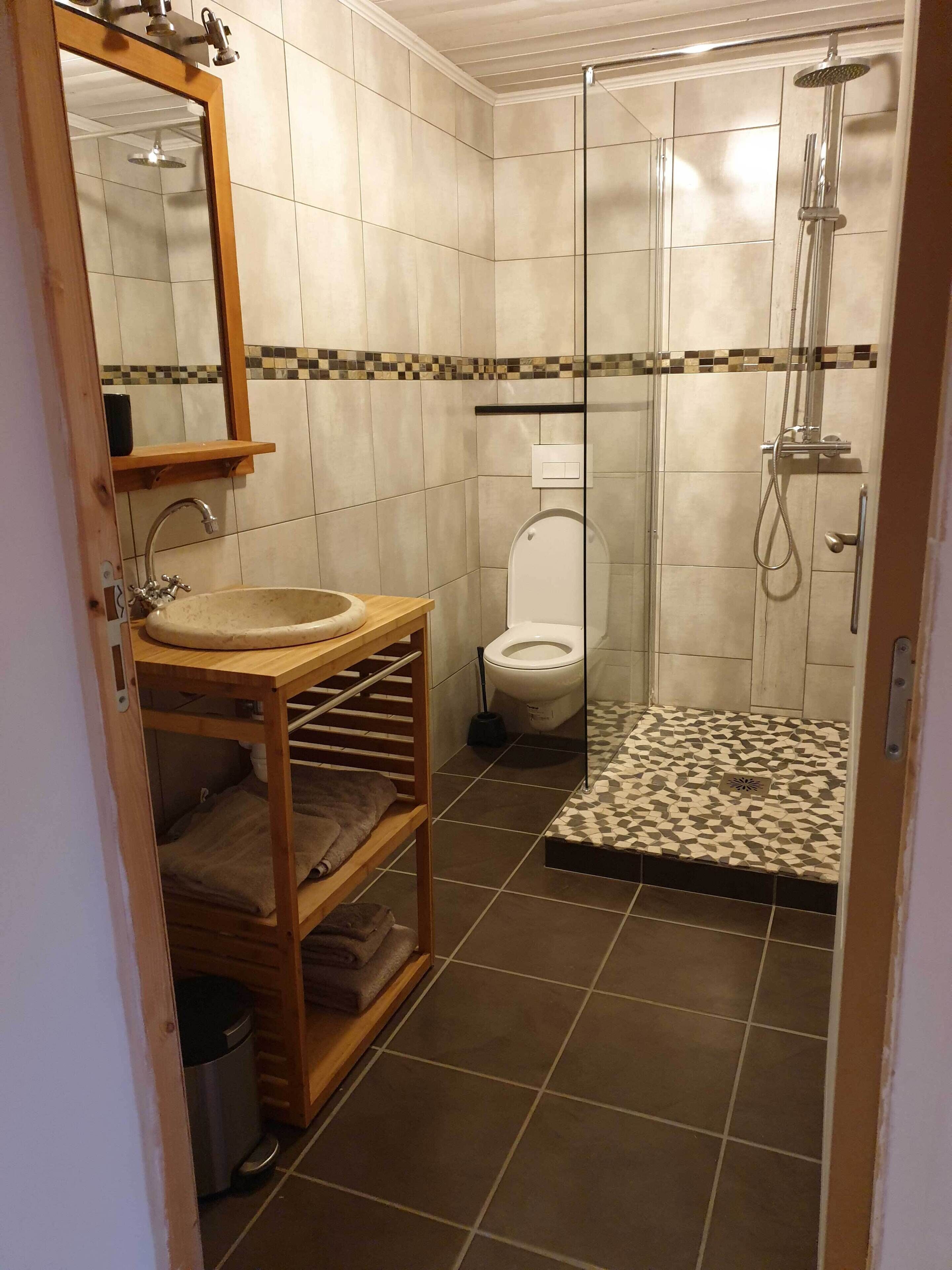 Shower, toilet paper