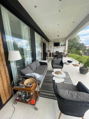 Outdoor dining - Krum's Little Secret Villa (Vourvourou)