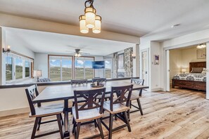 Dining - Luxury Updated 2BR2BA/Walk to Base/Bike Hike Fish Golf/STUNNING Mountain Views🌄 (Granby)