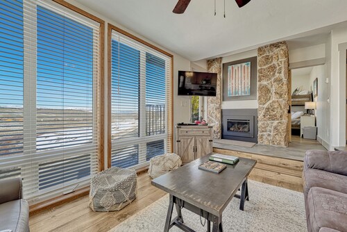 LUXURY 2BR 2BA SKI-IN/SKI-OUT Gorgeous Updated Condo with Amazing MTN VIEWS! #74