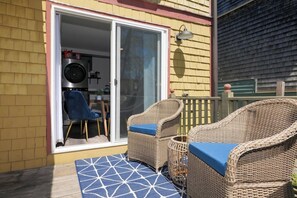 Terrace/patio - Cozy 1 BR + 4min Walk to Downtown [Blueberry Hill] (Bar Harbor)