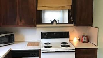 Fridge, microwave, dishwasher, coffee/tea maker