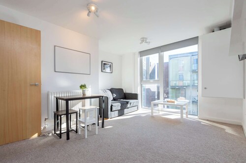 Bright and Airy 1BD Flat in Trendy Peckham
