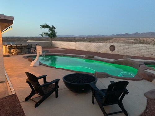 New! Desert LUX Oasis LARGE POOL SPA BBQ FIRE-PIT