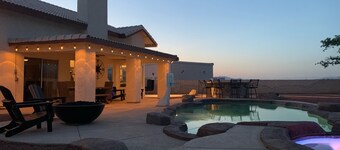 New! Desert LUX Oasis LARGE POOL SPA BBQ FIRE-PIT