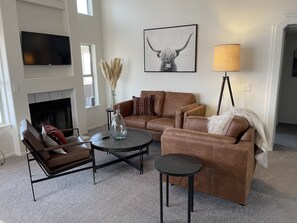 TV, fireplace