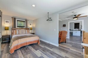 1 bedroom, iron/ironing board, travel crib, WiFi - Cozy 1 BR in the Center of BH! [Inspiration Point] (Bar Harbor)